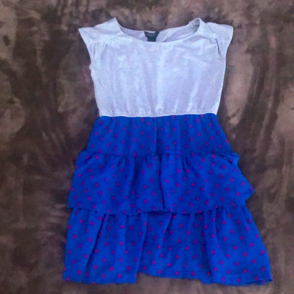 I am selling a small pretty dress!